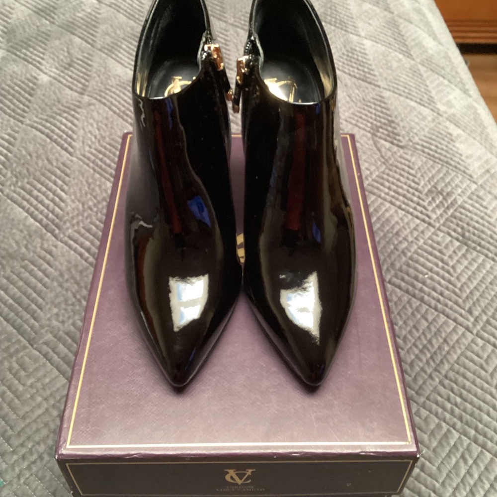 Vince Camuto Signature patent leather hills, size 8.5/38.5, hill 3.5 inches high